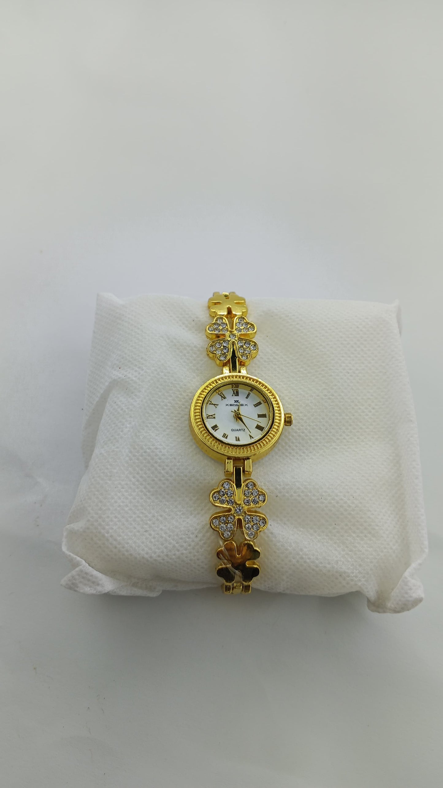 XenleX Elegant Gold-Tone Women's Watch with Clover & Rhinestones - Premium Quality