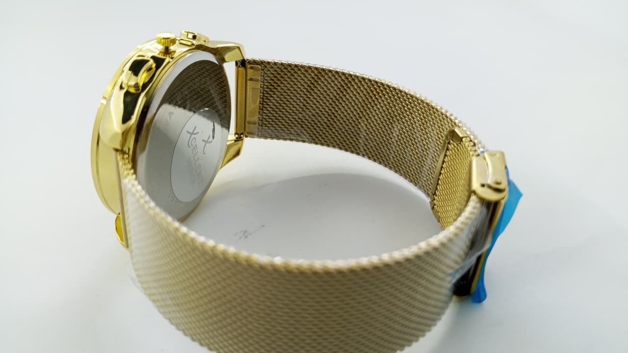 Skmei Signature Series – Luxury Gold Mesh Strap Chronograph