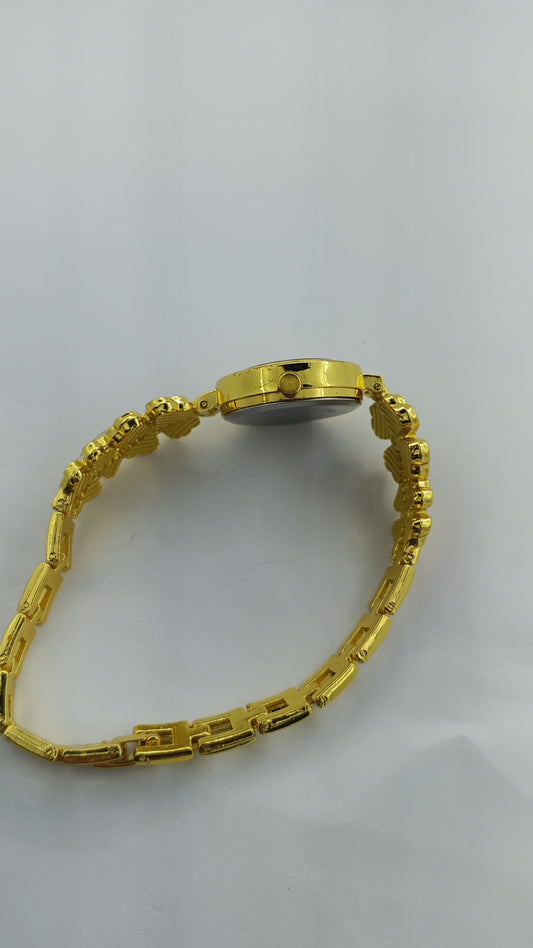 XenleX Elegant Gold-Tone Women's Watch with Clover & Rhinestones - Premium Quality
