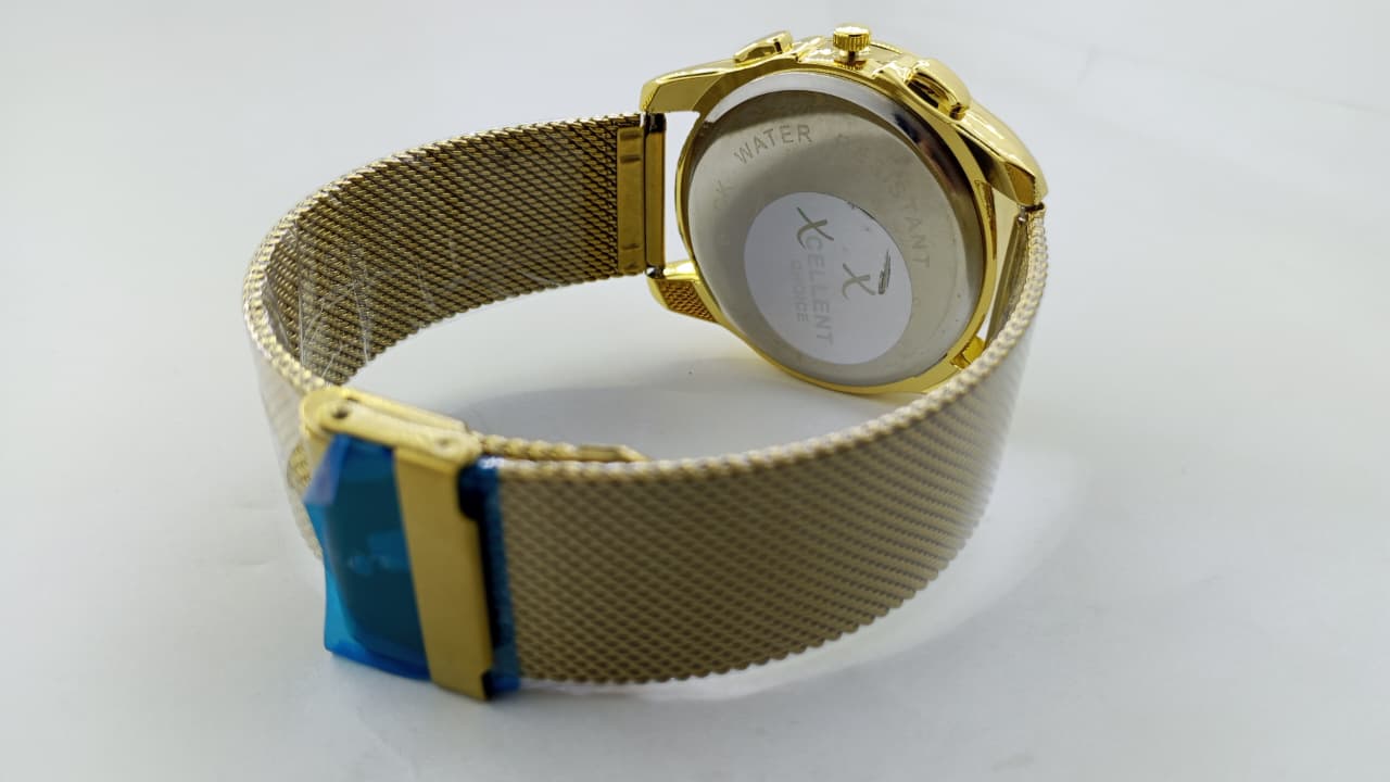 Skmei Signature Series – Luxury Gold Mesh Strap Chronograph